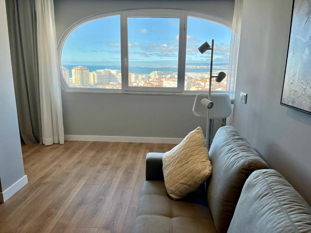 T2 Com Uma Vista Deslumbrante Sobre O Atlantico! Apartment Costa da Caparica Exterior photo