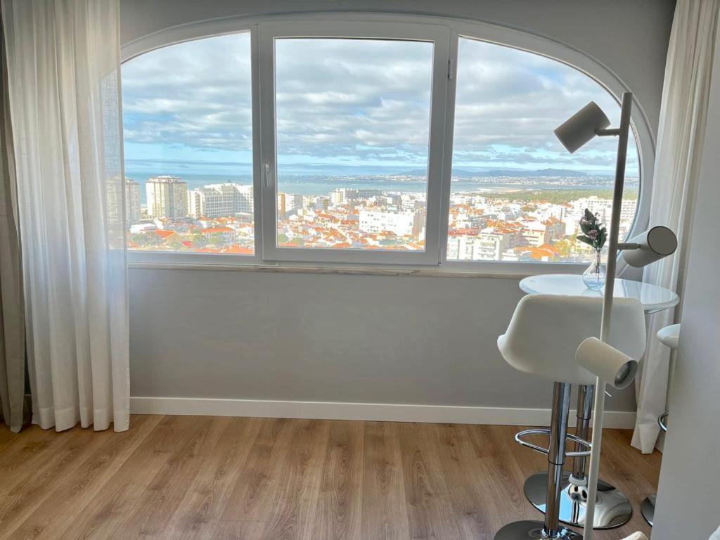 T2 Com Uma Vista Deslumbrante Sobre O Atlantico! Apartment Costa da Caparica Exterior photo